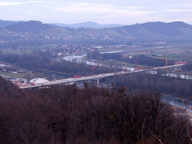 Nedokončan most čez Dravski kanal