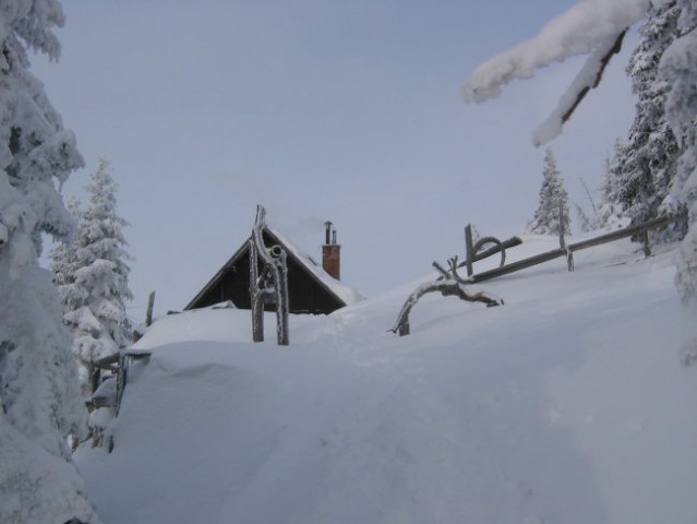 26.2.2006 - Jarški dom na Mali Planini - hudo lepo.