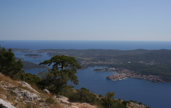 Otočki med Pelješcem in Korčulo 