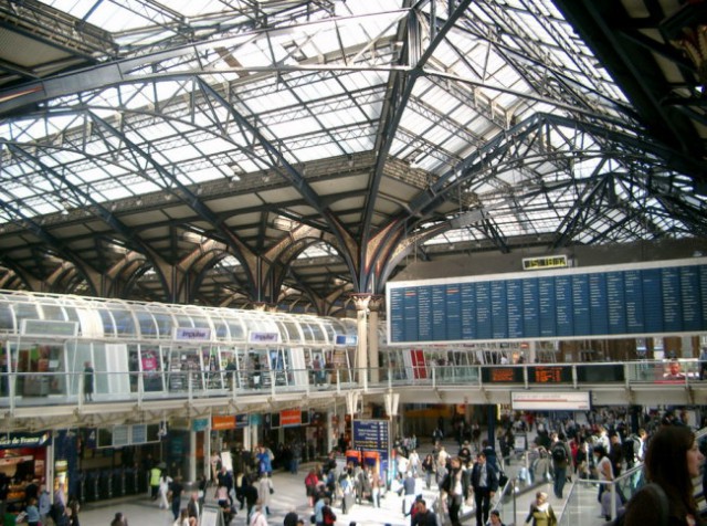 železniška postaja, liverpool railway station, idemo domov, adio srečno london