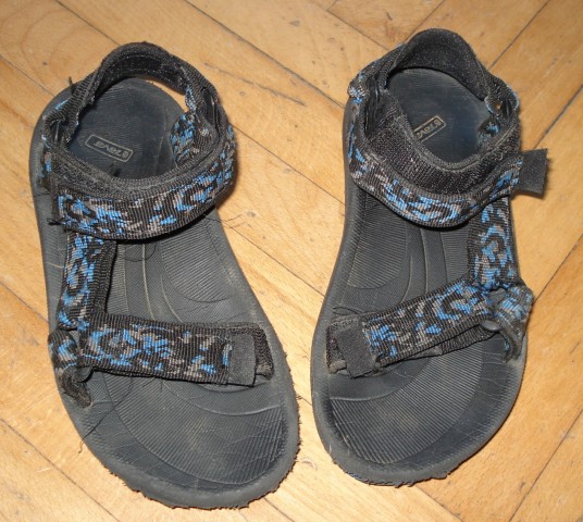 30-TEVA SANDALI-več nošeni, še funkcionalni, malo jih je treba spredaj zalepit 3 eur