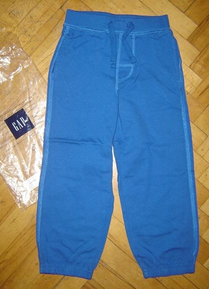 104-nova gap trenirka-zapakirana, velikost 4t, kraljevo modra cena: 9 eur