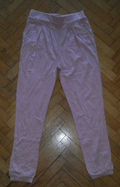 158-GAP BAGGY HLAČE-nikoli nošene, nežno roza barve  cena: 9 eur