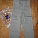 104-NOVA GAP TRENIRKA-zapakirana, velikost 4T, sive barve, nekosmatena cena: 9 eur