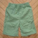 104-next kratke hlače-lepo ohranjene, zelene, zadaj imajo madež cena: 3 eur