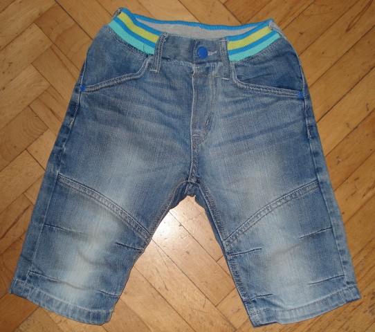116-hm jeans kratke hlače-lepo ohranjene cena: 6 eur