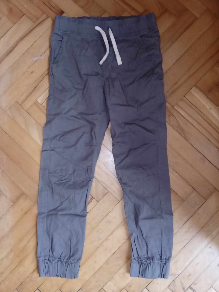 140-hm nove prehodne hlače-sive, brez etikete cena: 7 eur