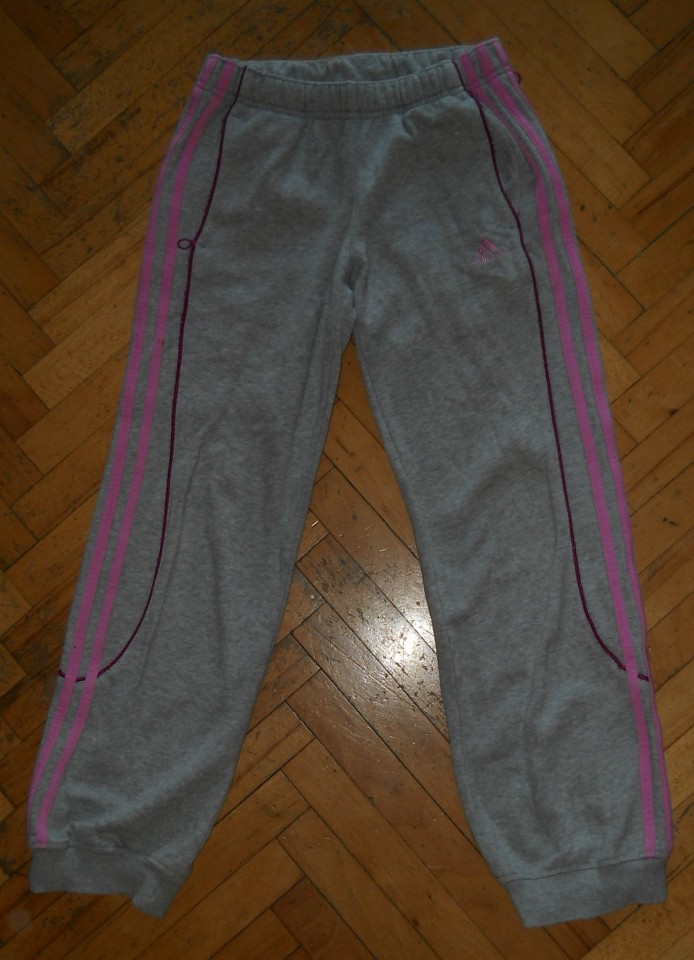 140-adidas trenirka-original, siva z roza črtami, glej opis cena: 3 eur