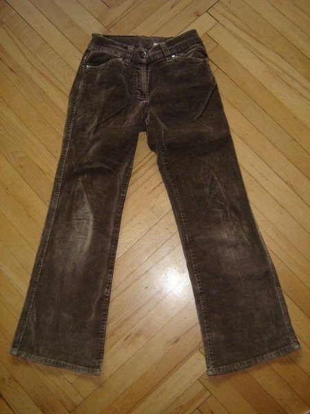140-žametne hlače-tople, temno rjave,zelo mehke,lepo ohranjene cena 4 eur