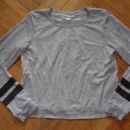 158-164-hm pulover-lepo ohranjen, ima mini luknjico (glej sliko) cena: 2 eur
