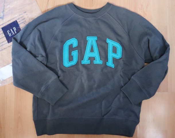 134-gap nov pulover-zapakiran, sive barvo z logotipom, velikost 8-9 let 14 eur