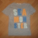 110-116-HM MAJČKA SEA MONSTER-lepo ohranjena  cena: 3,50 eur