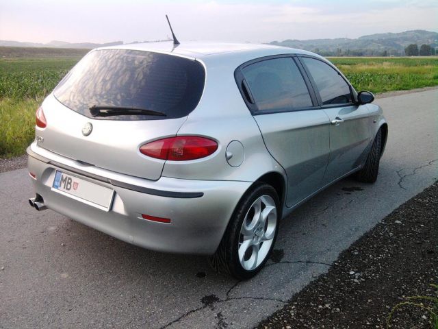 Alfa Romeo 147 - foto