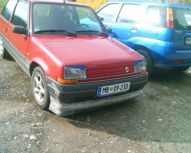 Renault - foto povečava