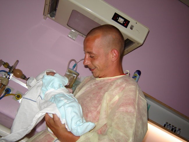 V porodnišnici - foto povečava