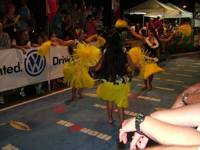 Havajske plesalke polepšujejo vzdušje