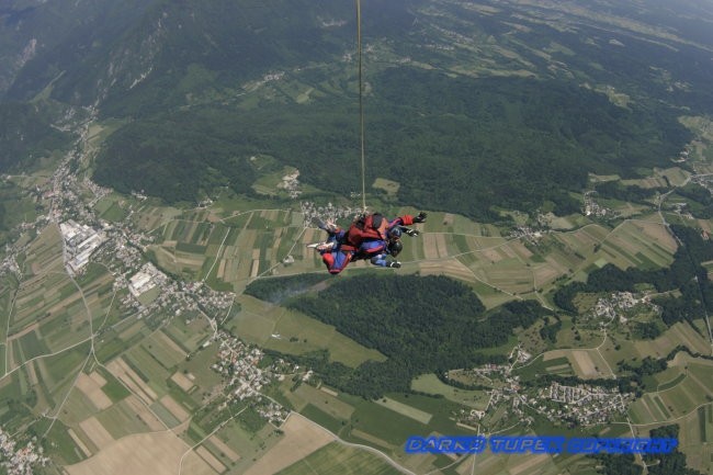 Skok s padalom - foto povečava