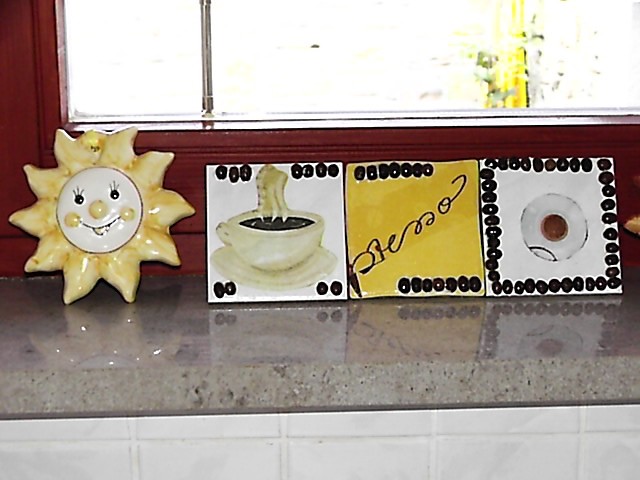 kafe na keramični ploščici