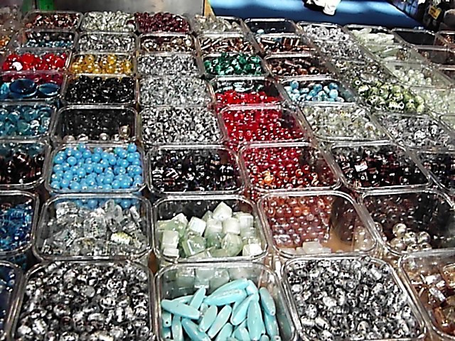 Perlice vseh barv,velikosti in oblik