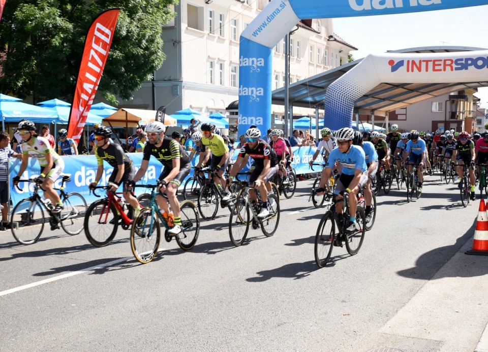 15. kolesarski maraton Dana - 1 - foto povečava