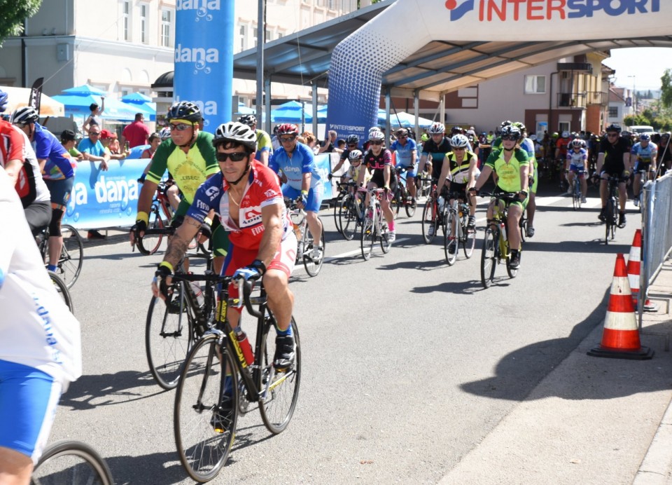 15. kolesarski maraton Dana - 1 - foto povečava