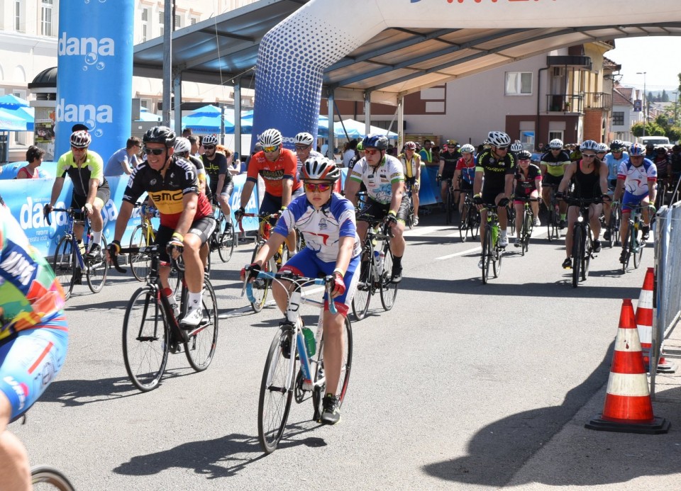 15. kolesarski maraton Dana - 1 - foto povečava