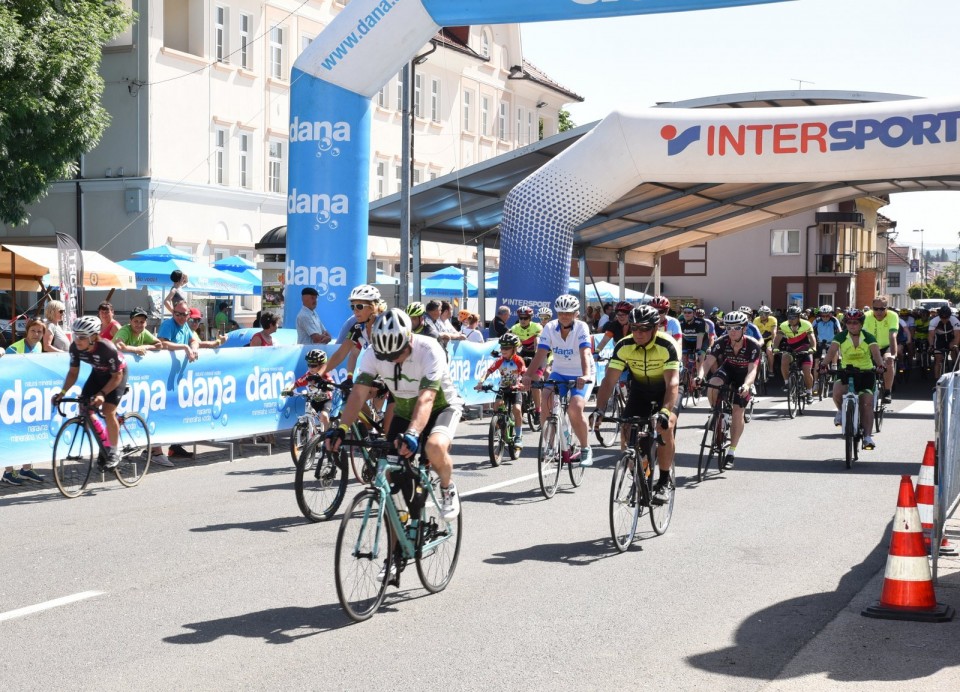 15. kolesarski maraton Dana - 1 - foto povečava