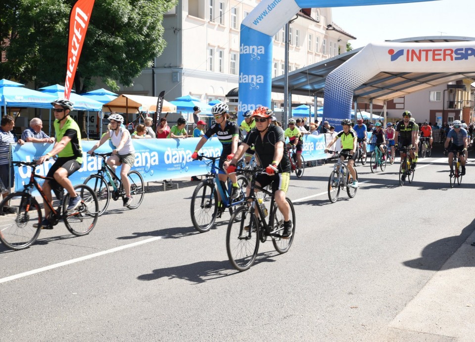 15. kolesarski maraton Dana - 1 - foto povečava