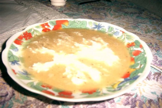 čičerikina kremna juha s kislo smetano
