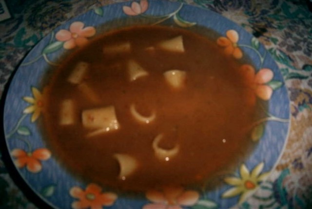 Fižolova juha
(pasiran pasulj in zakuhane testenine, voda in začimbe)