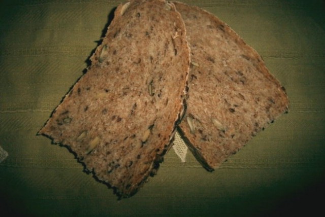 Rezini polnozrnatega kruha