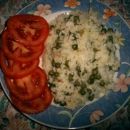 riž z grahom in rahlo posoljen narezan paradižnik