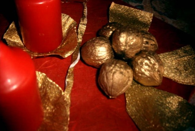 Advent -detail zlati orehi