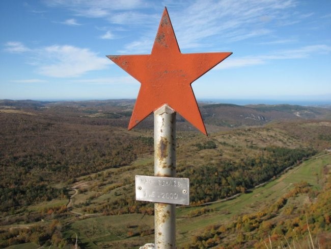 Obeležje nad stražo