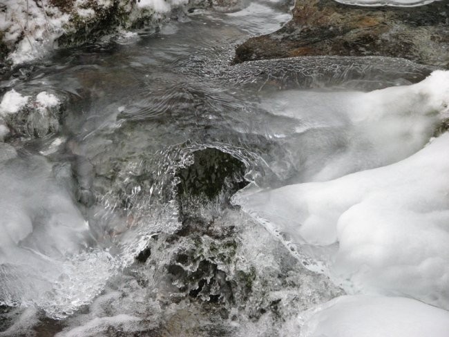 Zamrznjen potok Peričnik