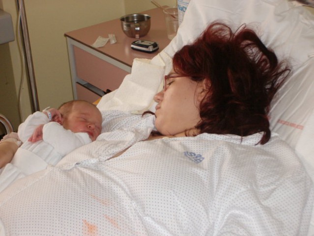 Prva sliko po porodu s sinčkom davidom