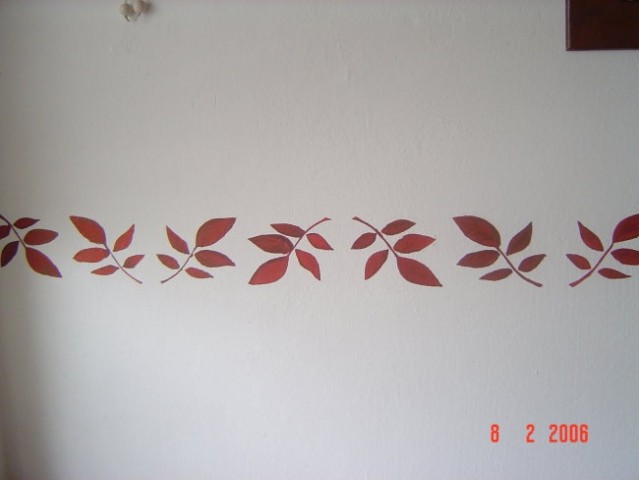 Dekoracija na steni -šablona iz kartona in zidne barve