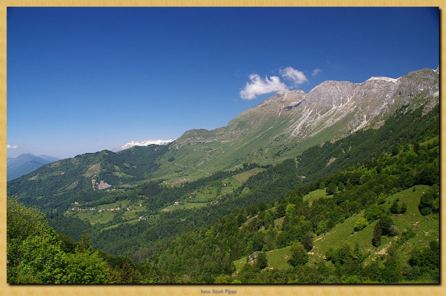 pogled iz planine Pretovč proto planinam pod Krnom