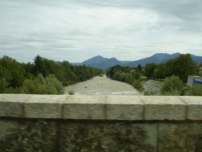 Rože in toča - foto povečava