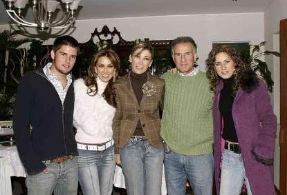 Jacqueline Bracamontes Personal - Family & - foto