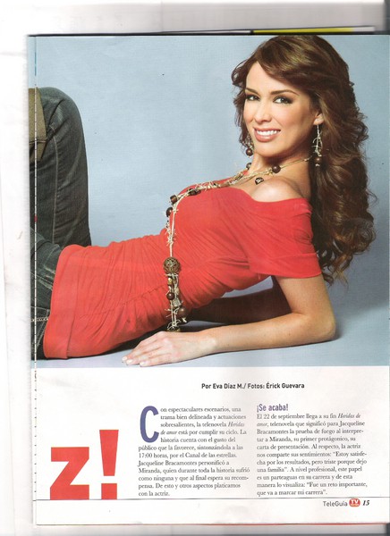 Jacqueline Bracamontes Scans - foto