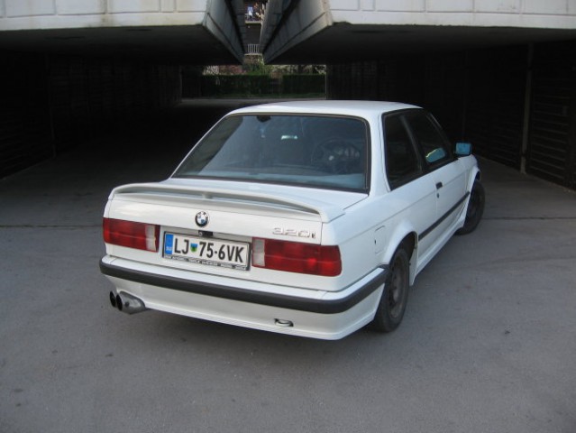 Bosansko Motorno Wozilo 325i - foto