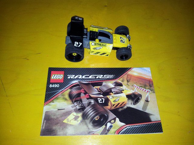 Lego Racers - dirkalni avto na notranji pogon