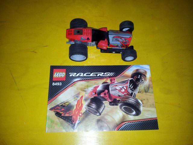 Lego Racers - dirkalni avto na notranji pogon