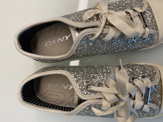 DKNY (Donna Karan NY) srebrni, št. 38 ali 24,5 cm, US7,5, UK5