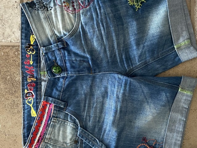 Desigual kratke jeans hlaše št. 24 ali XS-M