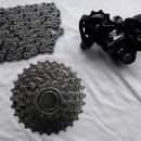 Grupa Shimano 105 (zobnik 11-28, zadnji menjalnik, veriga Ultegra)