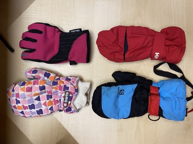 Tople smučarske rokavice Barts, Helly Hansen, Inoc, Salomon 4-6 let