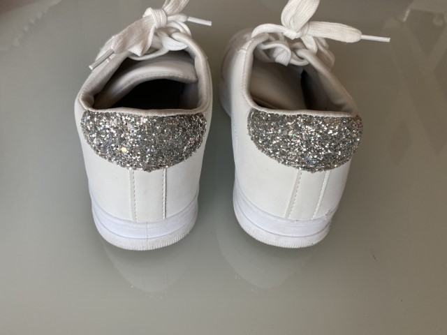 Sneaker belo srebrna obutev št. 39 ali 24,3 cm