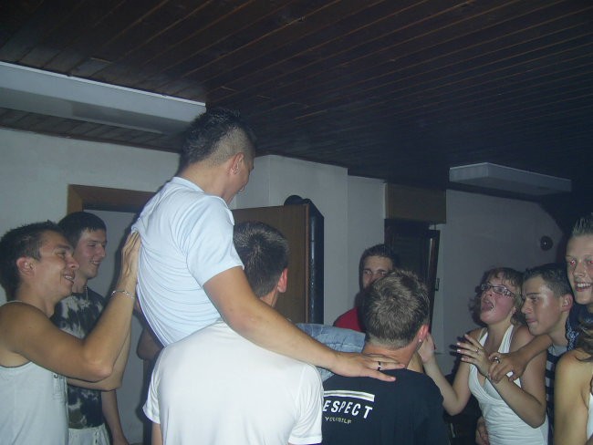 17.8.07- Slini praznuje 18let  - foto povečava